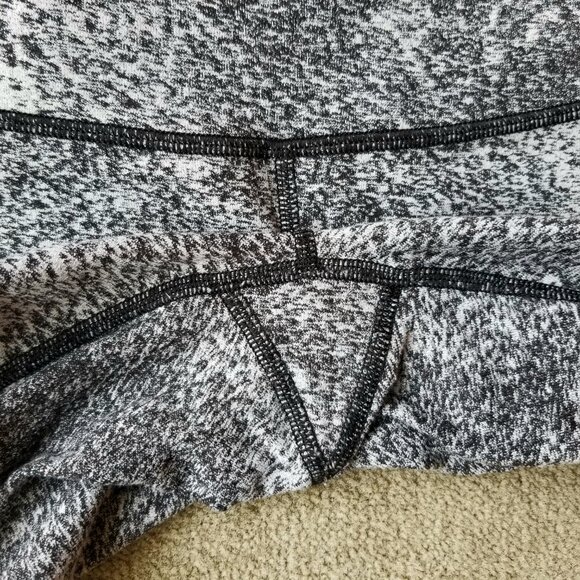 Lululemon Wunder Under Pant III Luxtreme, size 4, in Diffusion White Black - Picture 8 of 12